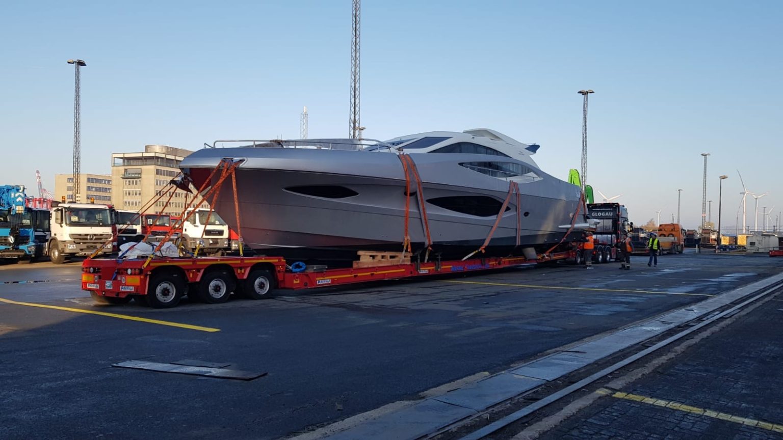 yacht transport lkw